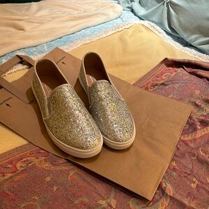 Slip on glittery sneakers, very comfortable